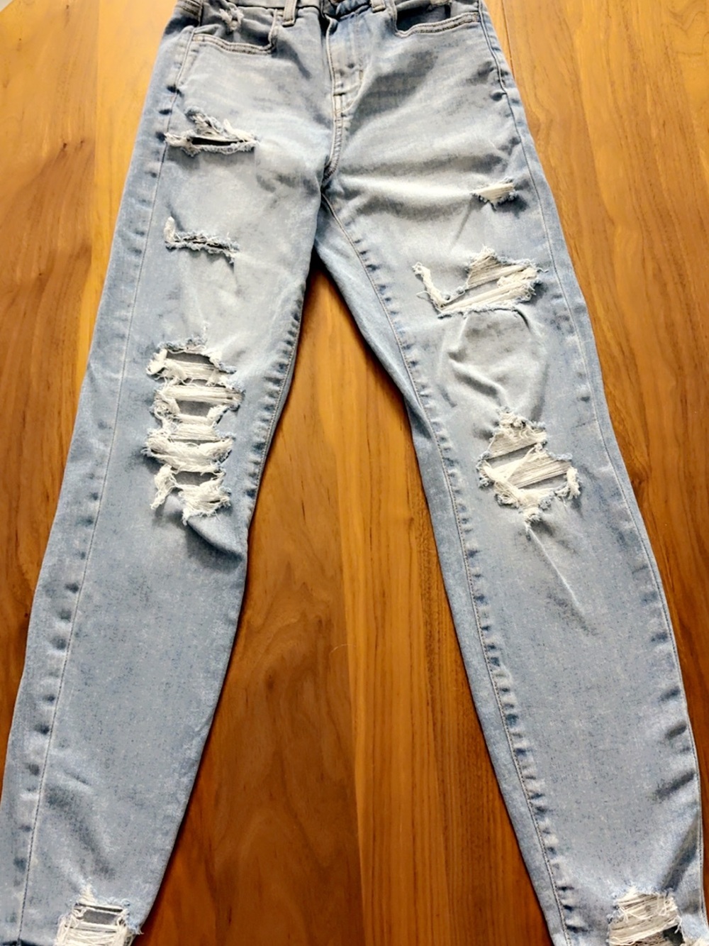 American Eagle Mom Distressed Jeans - Picture 3 of 5